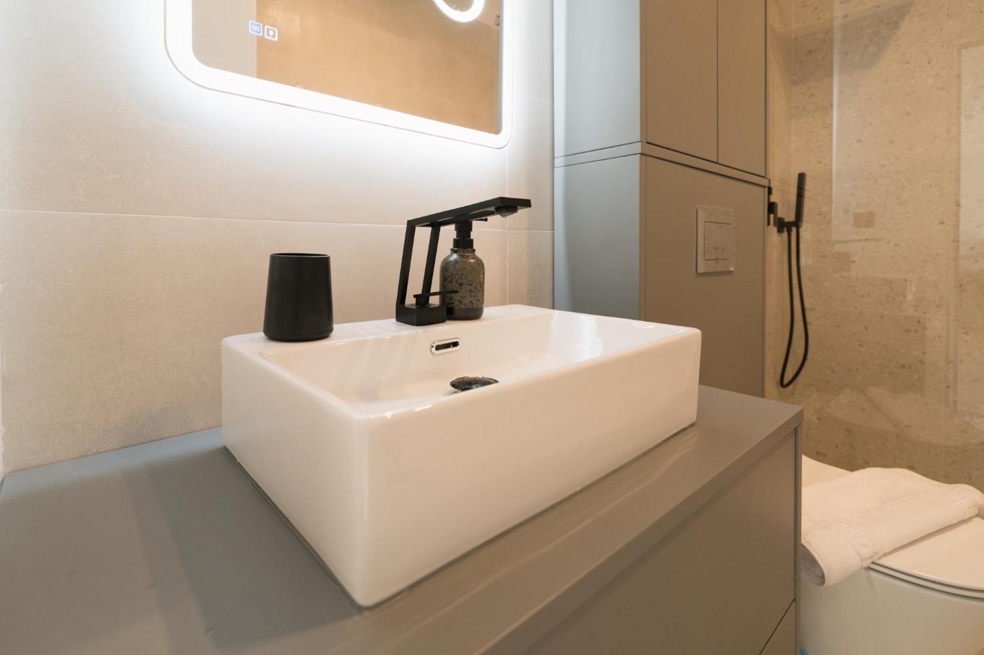 Flow Apartment 1 Bedroom With Parking Cluj-Napoca Ngoại thất bức ảnh